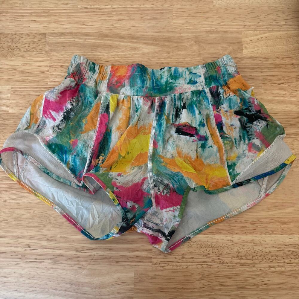 Lululemon Hotty Hot Shorts No Limits Multi White Womens 4 EUC